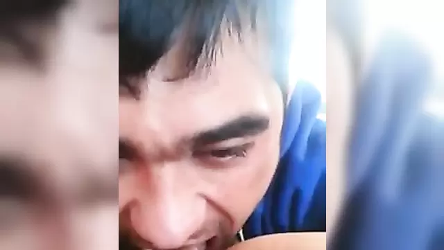 Узбек лижет телке на камеру телефона